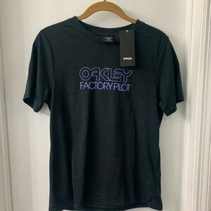 Blackout Oakley Factory Pilot In Purple New Shirt Hydroflux Size Medium Woman’s